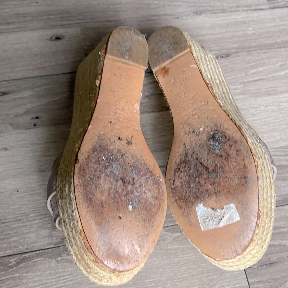 Coach silver platform
